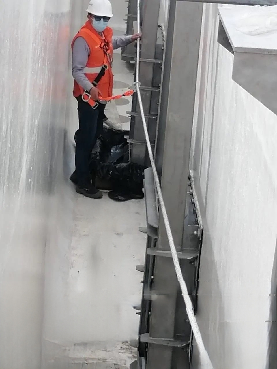 W-CPM COMPUERTA MURAL